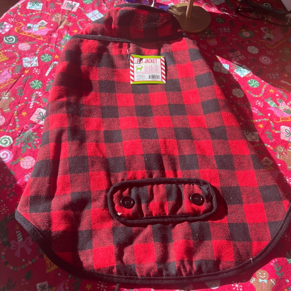 NWT Red and Black Plaid Dog Jacket with white fleece lining. Size XL. Velcro